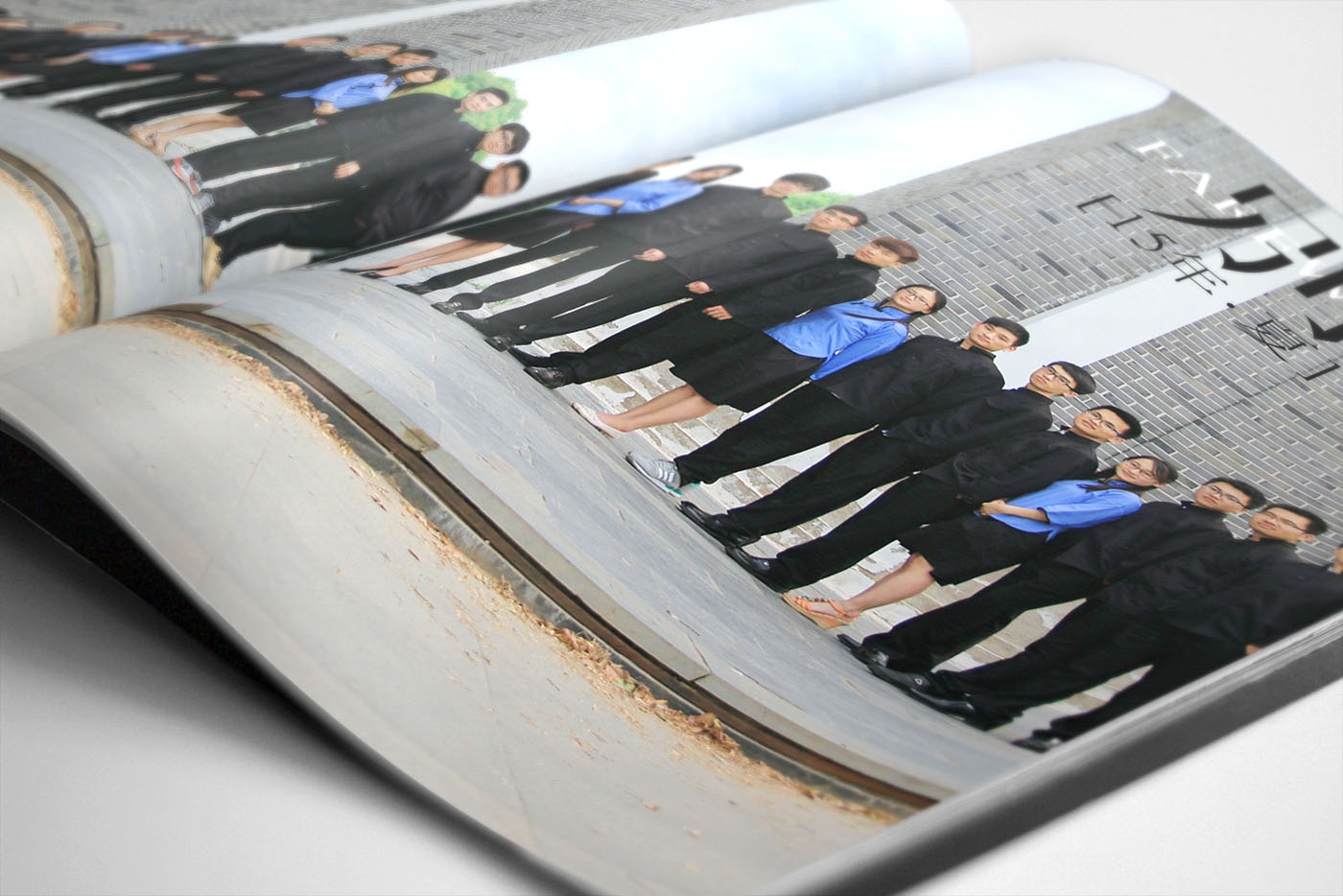 大學(xué)畢業(yè)紀(jì)念冊設(shè)計(jì)，畢業(yè)紀(jì)念冊設(shè)計(jì)公司